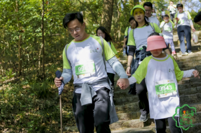 世界各地的小哥哥小姐姐现身南京，翻山越岭只为一段情