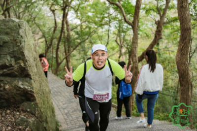 世界各地的小哥哥小姐姐现身南京，翻山越岭只为一段情