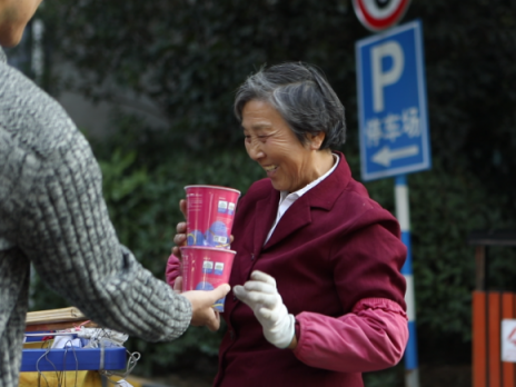 四万桶孟非小面现身苏宁门店，网友：是温暖本暖了！