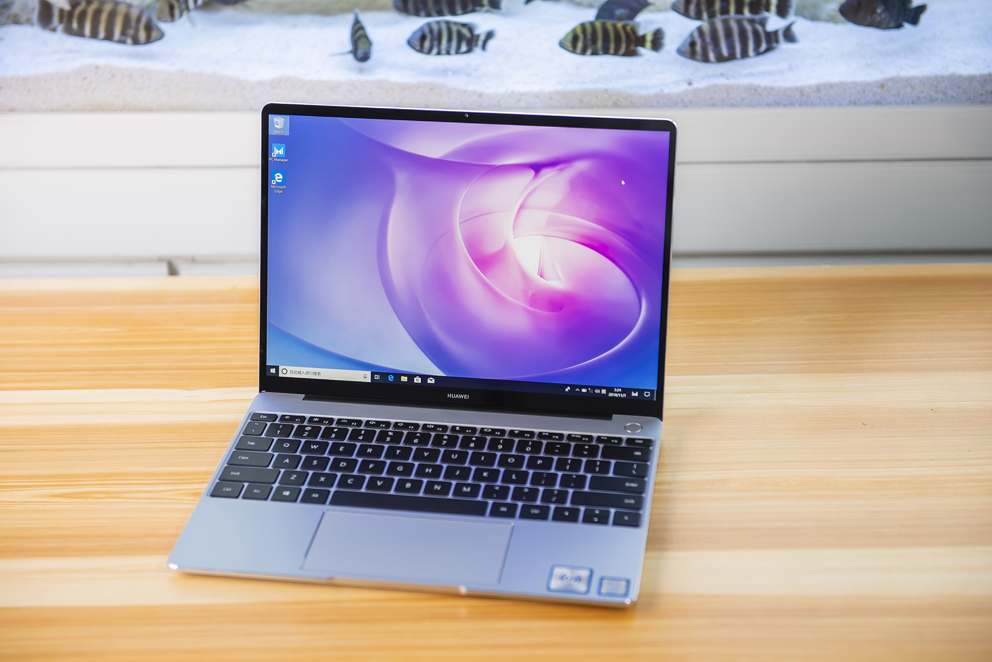 何需妥协MacBook Air？HUAWEI MateBook 13：您身边的优质全面屏轻快本