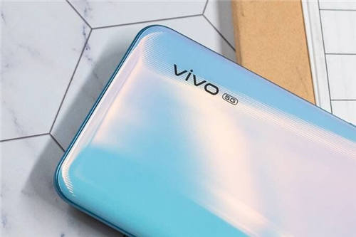 电池最大的5G手机：vivo Z6轻松解决游戏玩家的续航需求