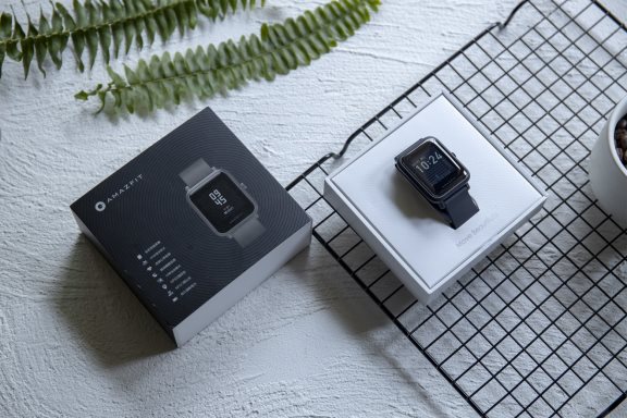 轻盈长续航才对味！华米Amazfit 米动手表青春版 1S简评