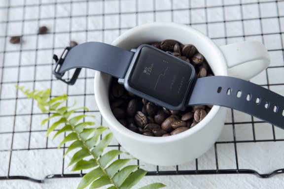 轻盈长续航才对味！华米Amazfit 米动手表青春版 1S简评