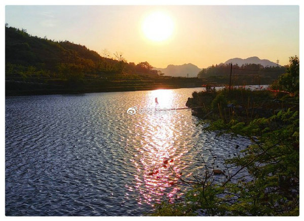 安顺竟然藏着一家可以看“海”的民宿，绝美夕阳配美食，最宜发呆