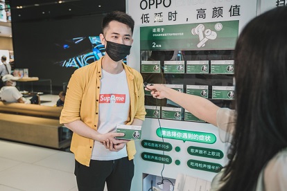 OPPO 深圳超级旗舰店惊现“售货机”，OPPO Enco W31治愈你的“拖延症”