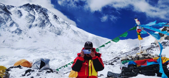 高人为峰，中国登山队冲顶成功，荣耀30系列50倍长焦见证珠峰新高度