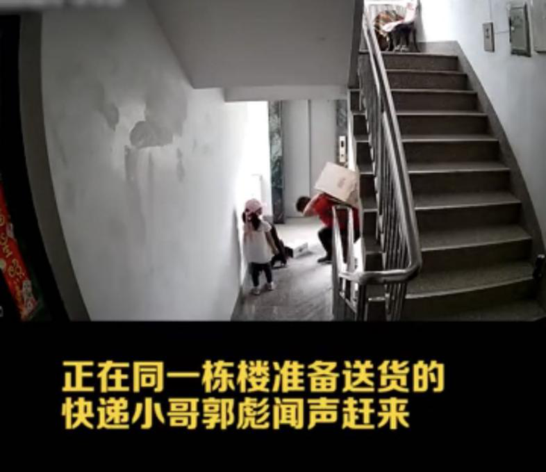 京东小哥路上播下善的种子“快递叔叔救妈妈dan wu送空调，请您别怪他”