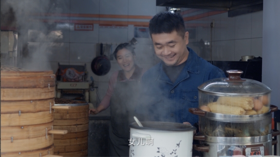 特殊的春节特殊的礼物，大力智能作业灯这个实验戳中无数父母