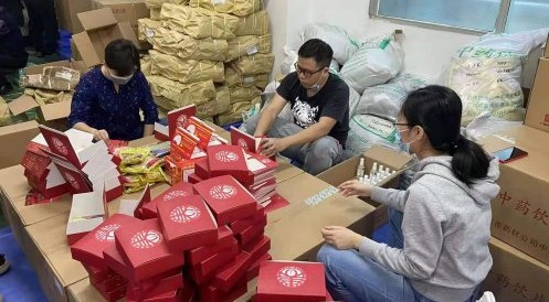 广药为来穗过年游客捐赠1万个爱心健康礼包，公益活动温暖人心