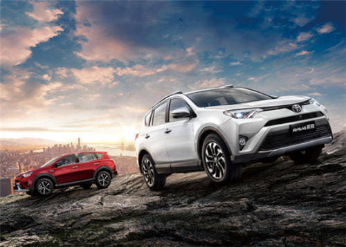 RAV4荣放双擎版，拥有傲视同级的三种四驱系统