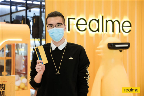 realme真我GT火爆来袭，最潮快闪店人气爆棚