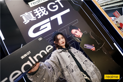 realme真我GT火爆来袭，最潮快闪店人气爆棚