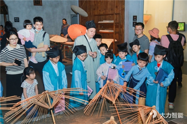 培养自主、自信有爱的披风少年，大力智能走进杭州工艺美术博物馆