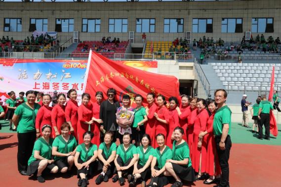 芳华老年润肤乳赞助上海市冬冬水兵舞义演 点赞银龄风采