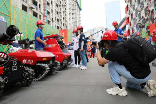 力升高科受邀参加全国安全宣传咨询日活动，三款消防机器人亮相北京主会场