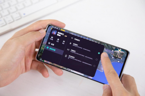 Reno6 Pro+无级稳帧+4D振感调节，游戏体验大大大大有不同