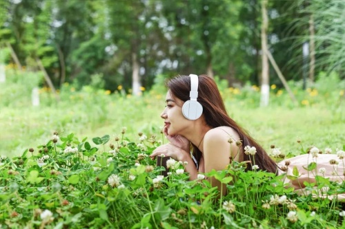 耳机的危害你真的知道吗？戴耳机的时候请注意这几点