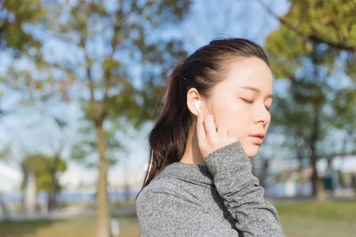 耳机的危害你真的知道吗？戴耳机的时候请注意这几点