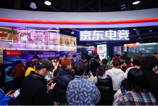 线下11.11晚8点人气火爆 京东电器自营门店开场4小时到店25万人次