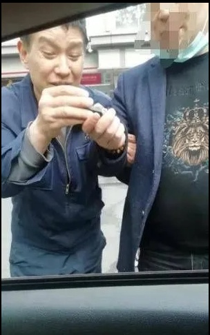 嘀嗒出行热心的哥完璧归赵！ 下班后骑单车送还遗失物品