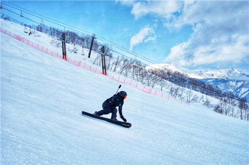 这位Souler在滑雪赛道中展翅翱翔 让热爱永炽不灭