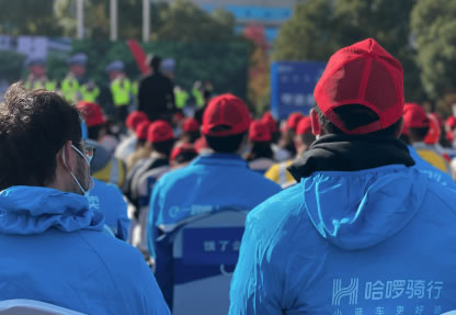 12月2日是第十个“全国交通安全日”，为了呼吁更多人提高交通安全意识，哈啰出行围绕“守法规知礼让、安全文明出行”的主题，与全国20多地交通管理部门开展形式多样的交通安全宣传活动。1399.jpg