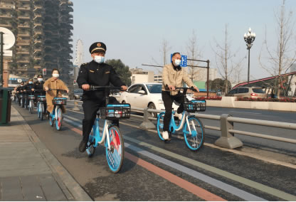 12月2日是第十个“全国交通安全日”，为了呼吁更多人提高交通安全意识，哈啰出行围绕“守法规知礼让、安全文明出行”的主题，与全国20多地交通管理部门开展形式多样的交通安全宣传活动。897.jpg