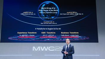 MWC25观察：移动产业迎“三变”，华为AI-Centric 5.5G献“三策”