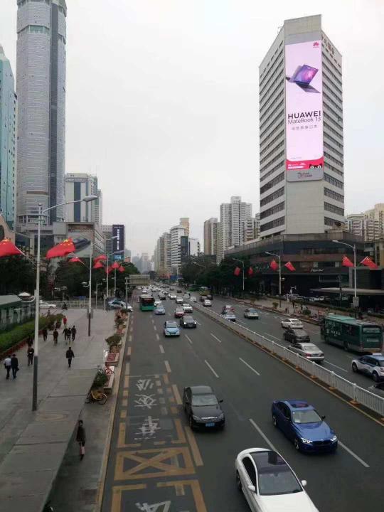 华为MateBook 13笔记本 深空灰22日开售 地标广告强势助推