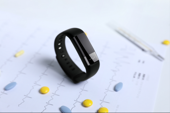 华米科技首款 Amazfit 可穿戴动态心电记录仪问世 进军可穿戴医疗领域