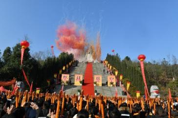 我有幸现场参与张仲景诞辰日盛典，祭拜医圣祈福健康！