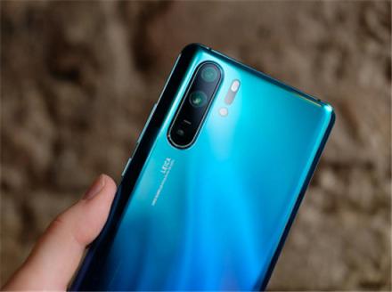 英国顶尖科技媒体Stuff测评华为P30 Pro，打出5星满分！