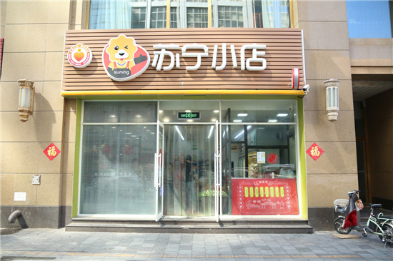 苏宁小店的“煎饼西施”：一分钟一张饼，顾客排队来围观