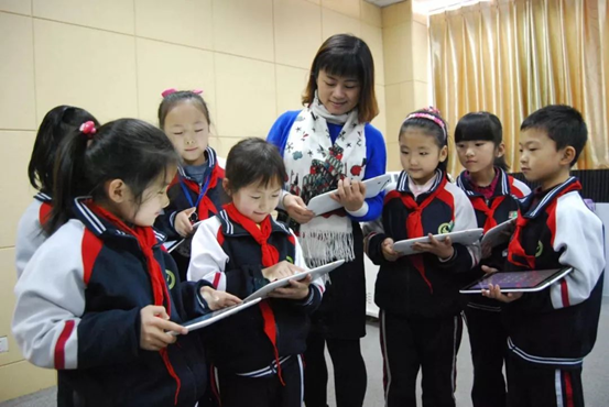 从机关干部到校长，她用十年把这所小学变未来学校