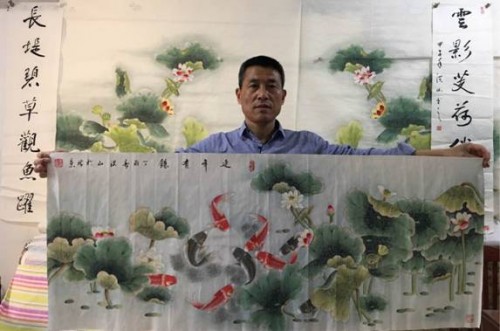 客厅背景墙上的挂画，名家手绘花鸟国画更受欢迎