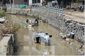 台风灾后现场，车点点汇聚多地救援力量温暖社会