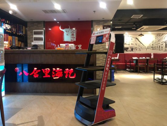 “潮牛”火锅迎送餐机器人新店员，降本增效助力智慧经营