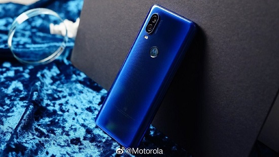 国庆值得买：Moto P50顶级随身电影院 十一出行绝佳伴侣