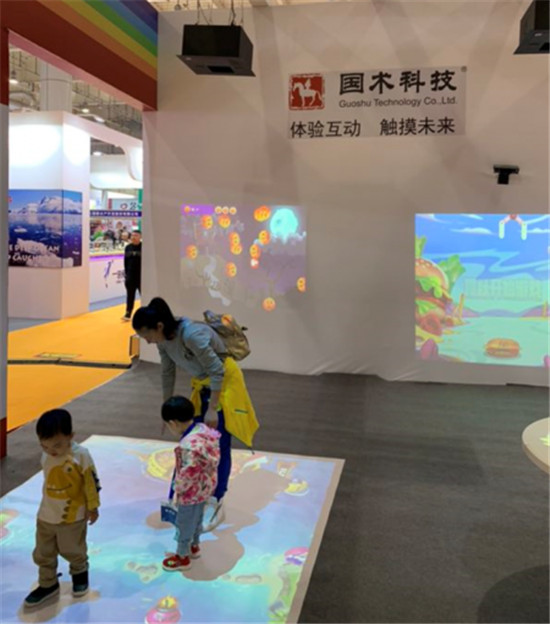 “第23届中国快餐产业大会”揭秘餐饮行业发展趋势，国术Eyeplay商用游戏机器人成焦点