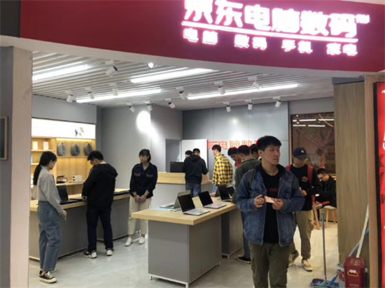 小县城的大生意经，看河南巩义90后店长如何玩转新式线下零售