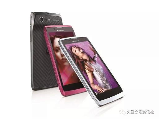 未来与经典的碰撞，折叠屏 razr 2019 带你回首锋芒岁月