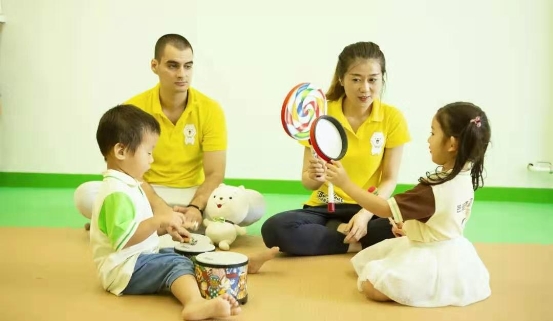 孩子闹脾气时安慰不起作用？芭迪熊亲幼馆给出的这几条策略你要知道！