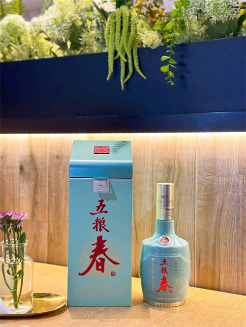 五粮春名门获赞“时间酿造的芬芳”，凭实力成酒桌“常客”