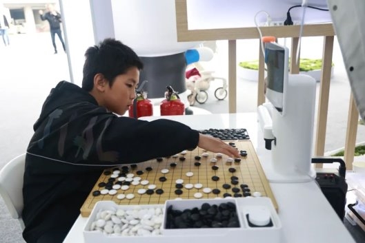 “棋”开得胜！乐在“棋”中！阿尔法蛋围棋机器人扮靓1024开发者节